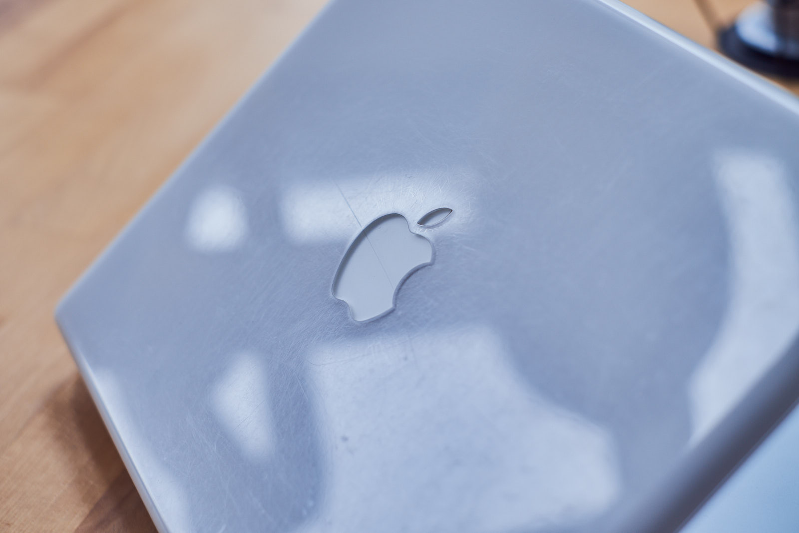 iBook G3 Snow scratches lid